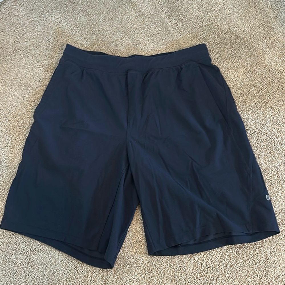 Lululemon size L men’s short 9” navy